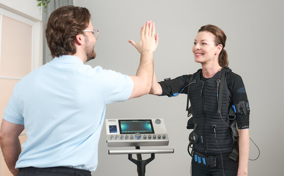 Abklatschen nach dem EMS-Training Seite_EMS_Training_1_2026-02102250_2417x1500.jpg